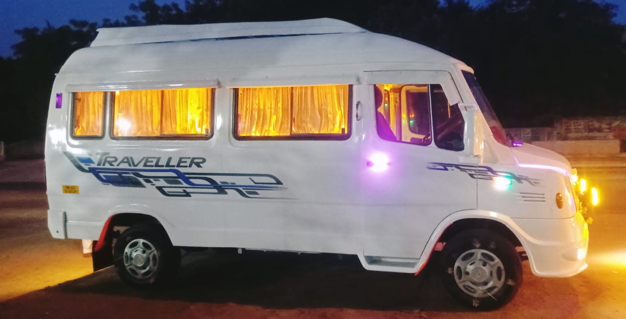 Force Traveller cab Madurai — photo 1